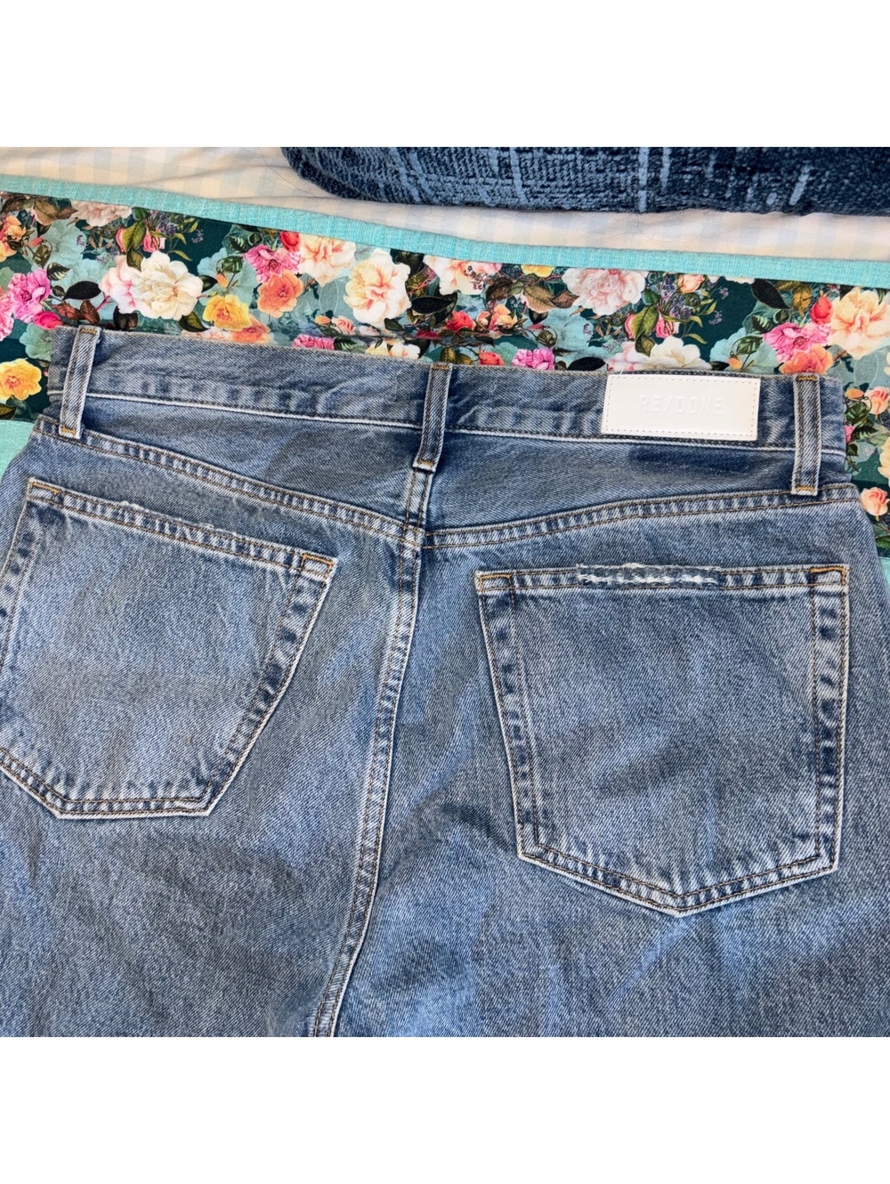 RE/DONE $275 90s High Rise Loose Classic Woman’s 29 Jeans in Light Blue Denim - Picture 6 of 9